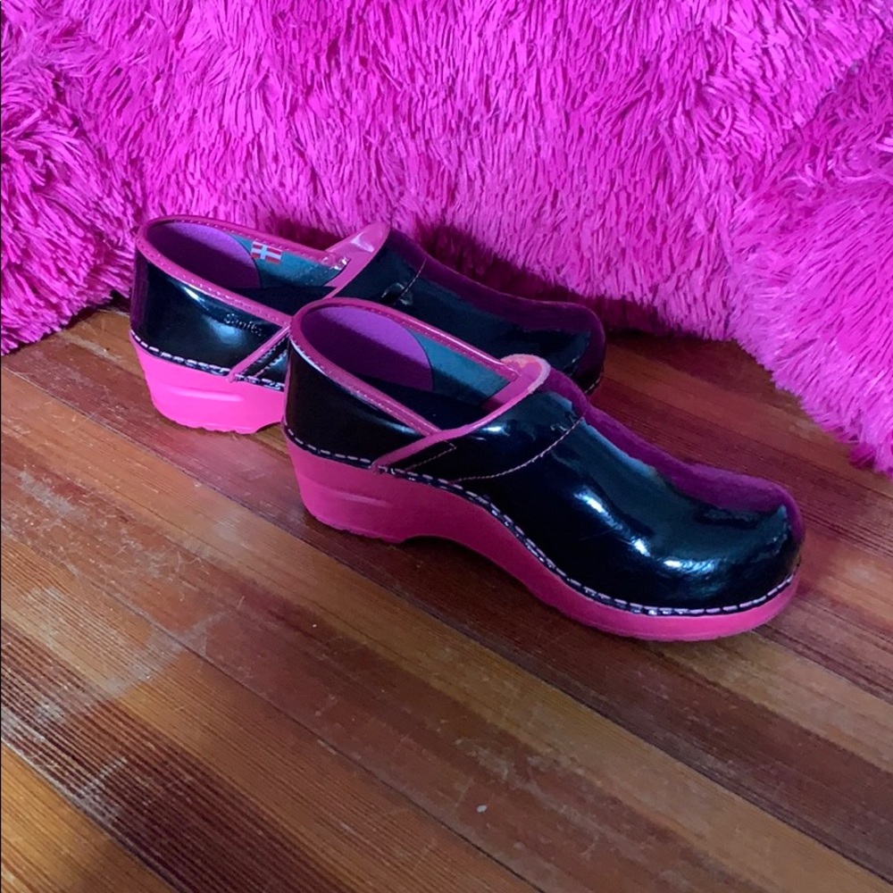 Black and pink clogs
